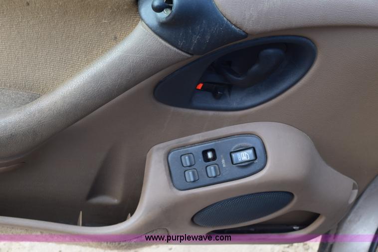 image for item E6160 1993 Pontiac Bonneville SE