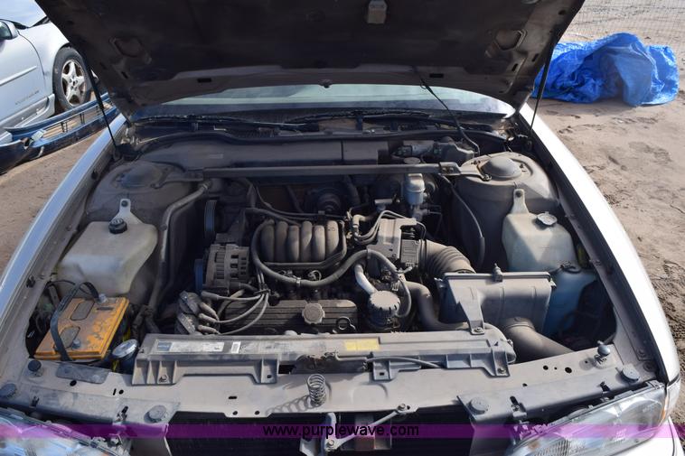 image for item E6160 1993 Pontiac Bonneville SE