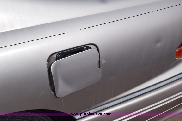 image for item E6160 1993 Pontiac Bonneville SE