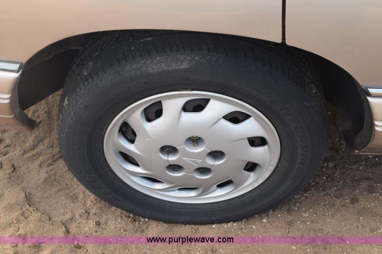 image for item E6160 1993 Pontiac Bonneville SE