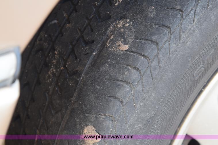 image for item E6160 1993 Pontiac Bonneville SE