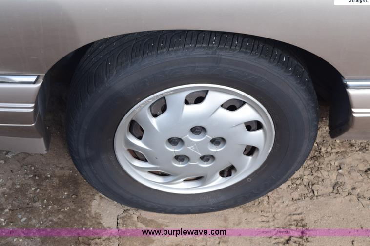 image for item E6160 1993 Pontiac Bonneville SE