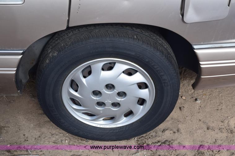 image for item E6160 1993 Pontiac Bonneville SE