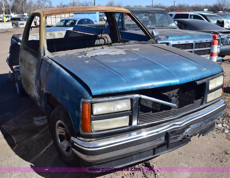 image for item E6162 1992 GMC Sierra 1500 pickup truck