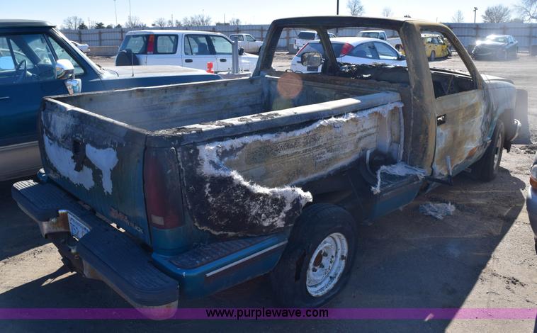 image for item E6162 1992 GMC Sierra 1500 pickup truck