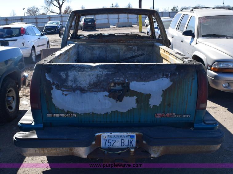 image for item E6162 1992 GMC Sierra 1500 pickup truck