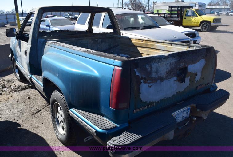 image for item E6162 1992 GMC Sierra 1500 pickup truck