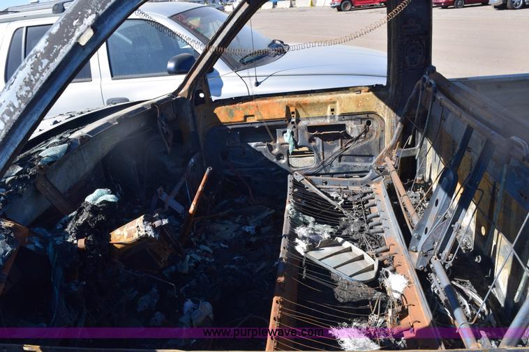 image for item E6162 1992 GMC Sierra 1500 pickup truck