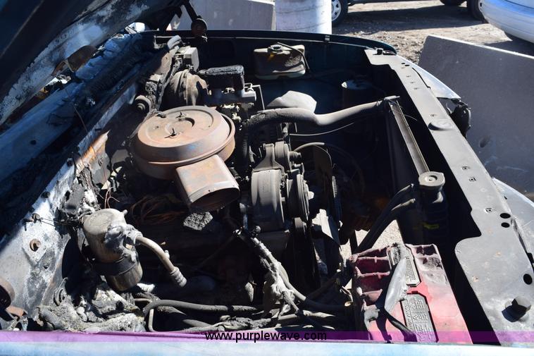 image for item E6162 1992 GMC Sierra 1500 pickup truck