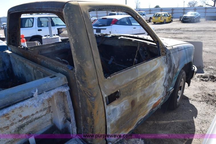 image for item E6162 1992 GMC Sierra 1500 pickup truck