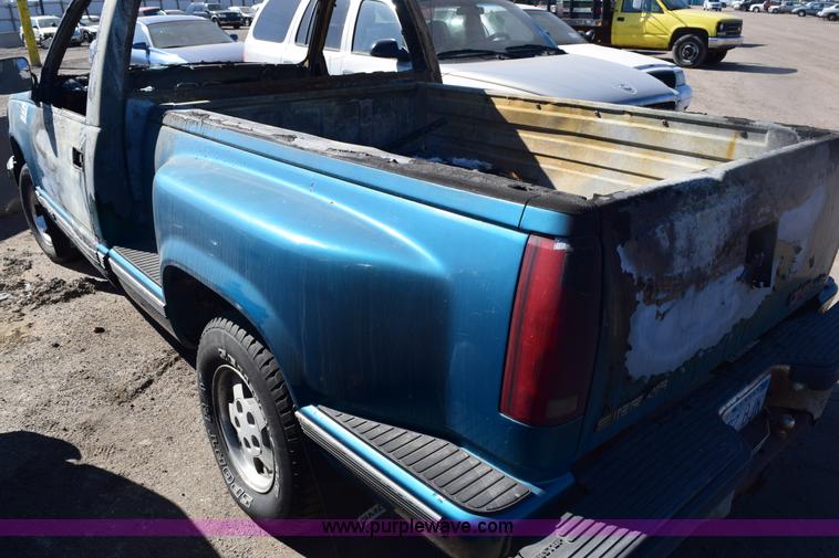 image for item E6162 1992 GMC Sierra 1500 pickup truck