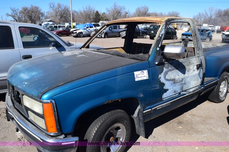 image for item E6162 1992 GMC Sierra 1500 pickup truck