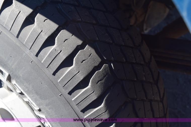 image for item E6162 1992 GMC Sierra 1500 pickup truck