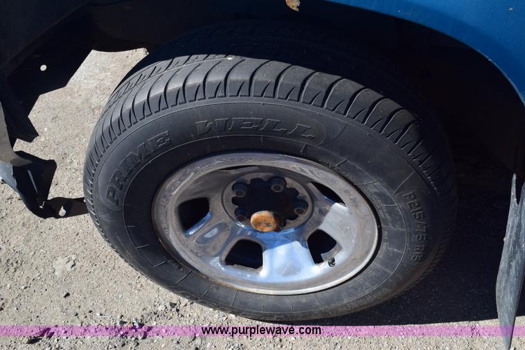 image for item E6162 1992 GMC Sierra 1500 pickup truck