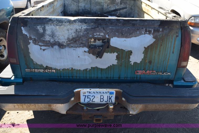 image for item E6162 1992 GMC Sierra 1500 pickup truck