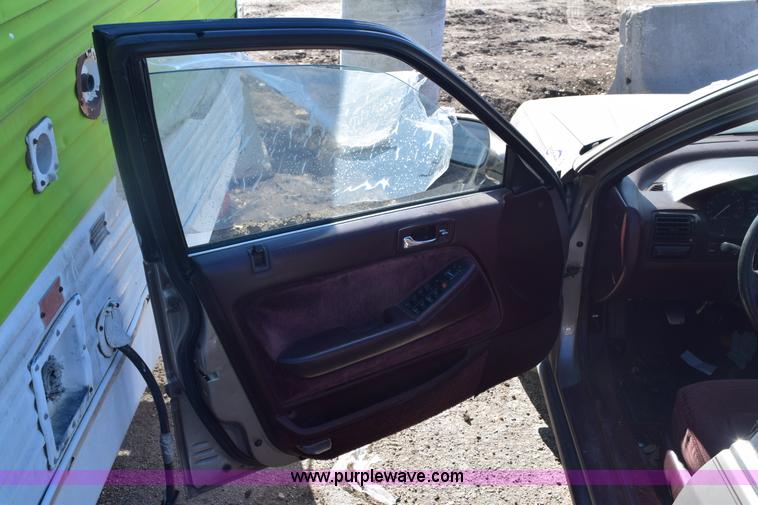 image for item E6163 1993 Honda Accord LX