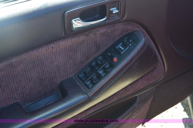 image for item E6163 1993 Honda Accord LX