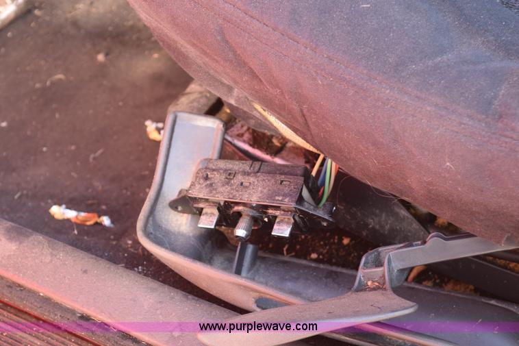 image for item E6166 1998 Chevrolet Monte Carlo LS