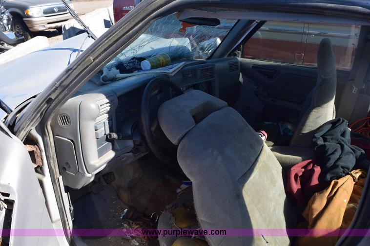 image for item E6168 1995 Chevrolet S10 pickup truck