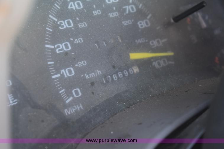 image for item E6168 1995 Chevrolet S10 pickup truck