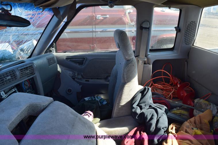 image for item E6168 1995 Chevrolet S10 pickup truck