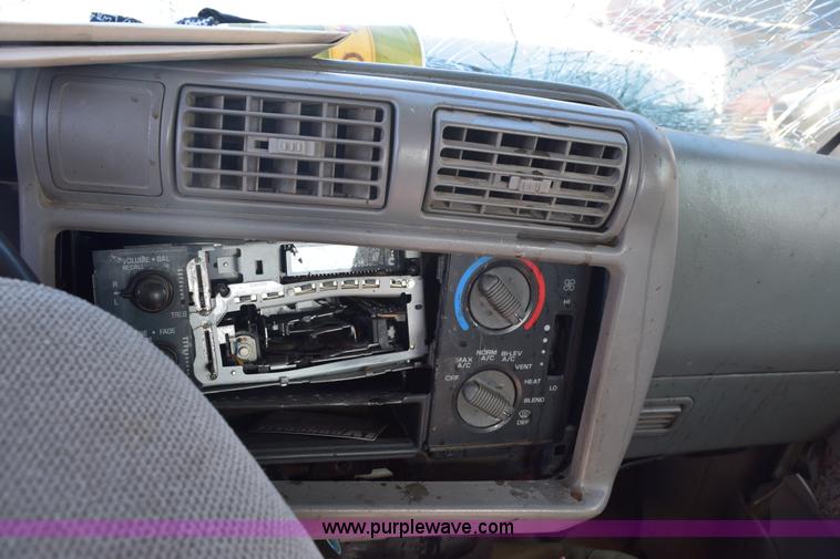 image for item E6168 1995 Chevrolet S10 pickup truck