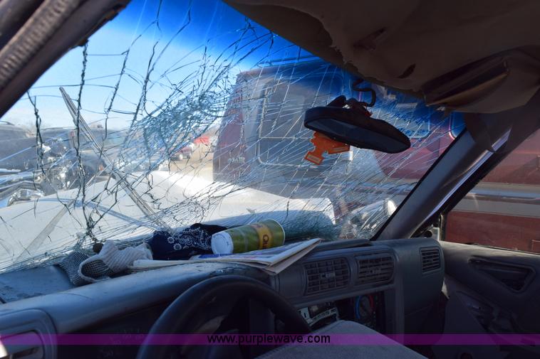 image for item E6168 1995 Chevrolet S10 pickup truck