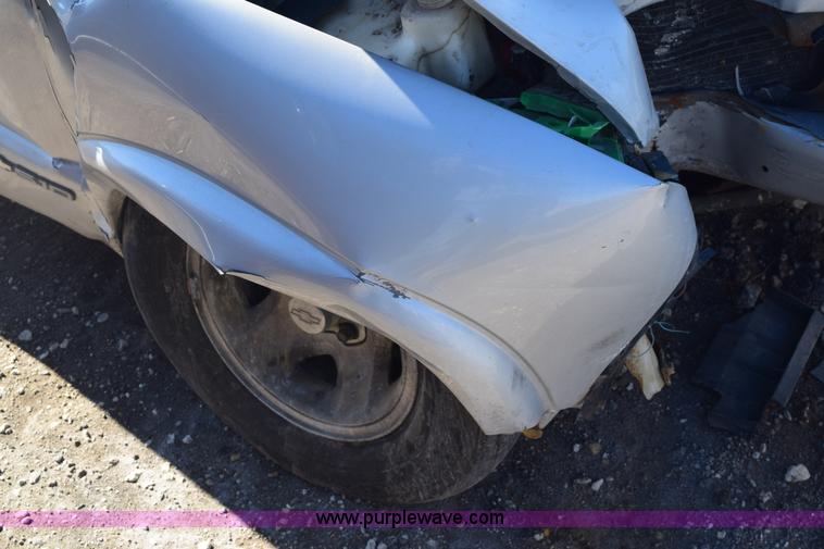 image for item E6168 1995 Chevrolet S10 pickup truck