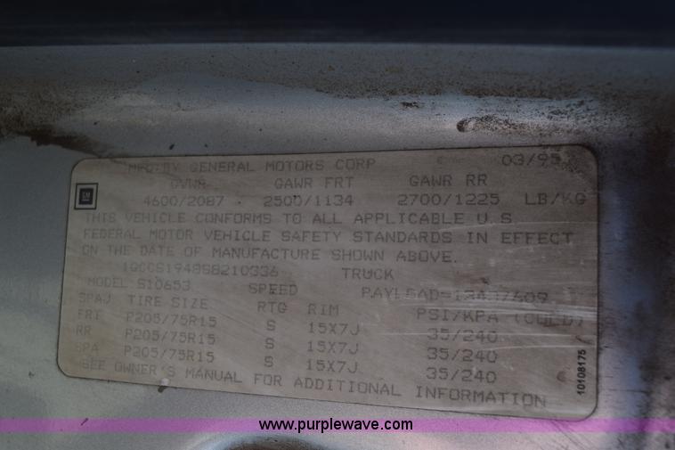 image for item E6168 1995 Chevrolet S10 pickup truck