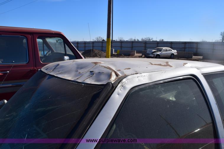 image for item E6168 1995 Chevrolet S10 pickup truck