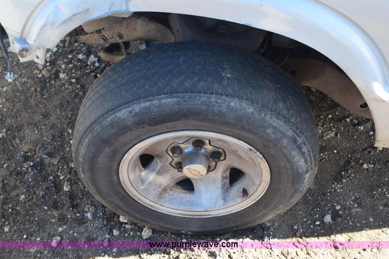 image for item E6168 1995 Chevrolet S10 pickup truck