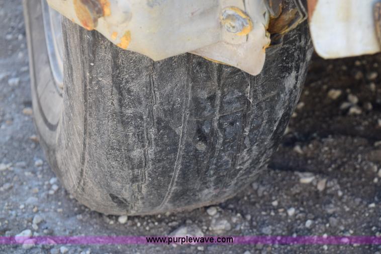 image for item E6168 1995 Chevrolet S10 pickup truck