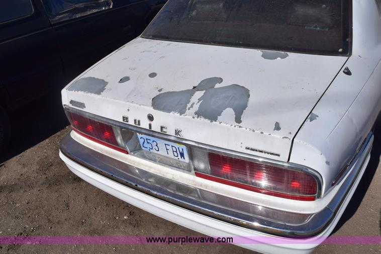 image for item E6169 1994 Buick Park Avenue Ultra