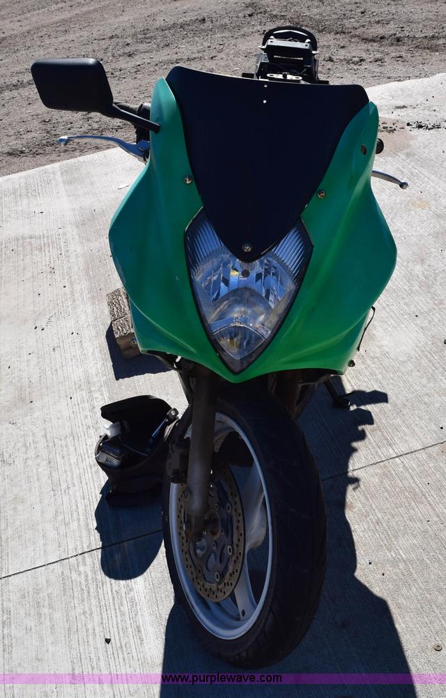 image for item E6171 2006 Suzuki 6s500 motorcycle