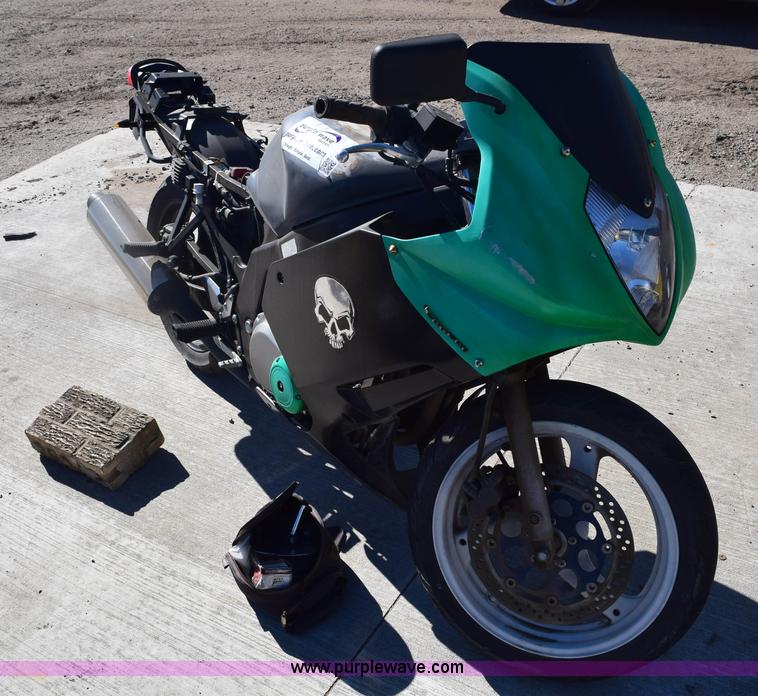 image for item E6171 2006 Suzuki 6s500 motorcycle