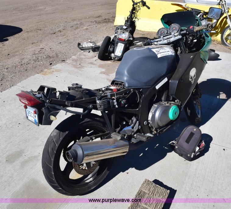 image for item E6171 2006 Suzuki 6s500 motorcycle