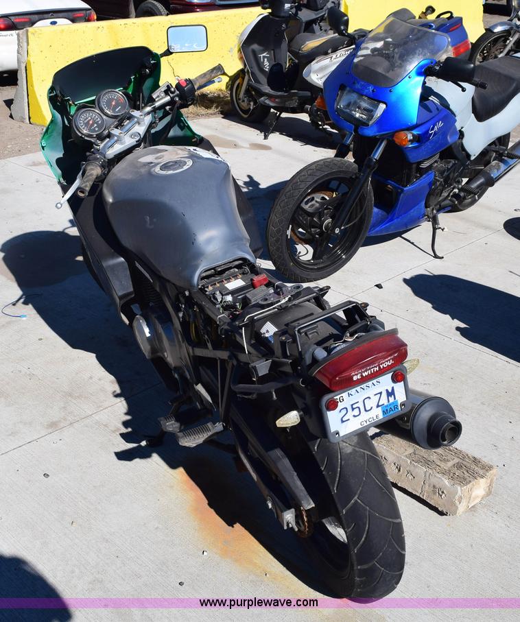 image for item E6171 2006 Suzuki 6s500 motorcycle