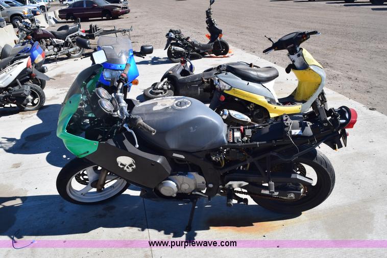 image for item E6171 2006 Suzuki 6s500 motorcycle