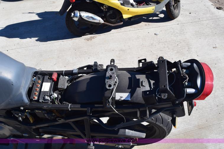 image for item E6171 2006 Suzuki 6s500 motorcycle