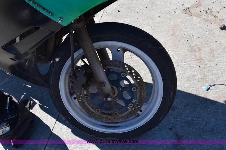 image for item E6171 2006 Suzuki 6s500 motorcycle