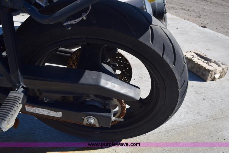 image for item E6171 2006 Suzuki 6s500 motorcycle