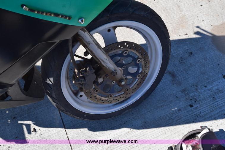 image for item E6171 2006 Suzuki 6s500 motorcycle