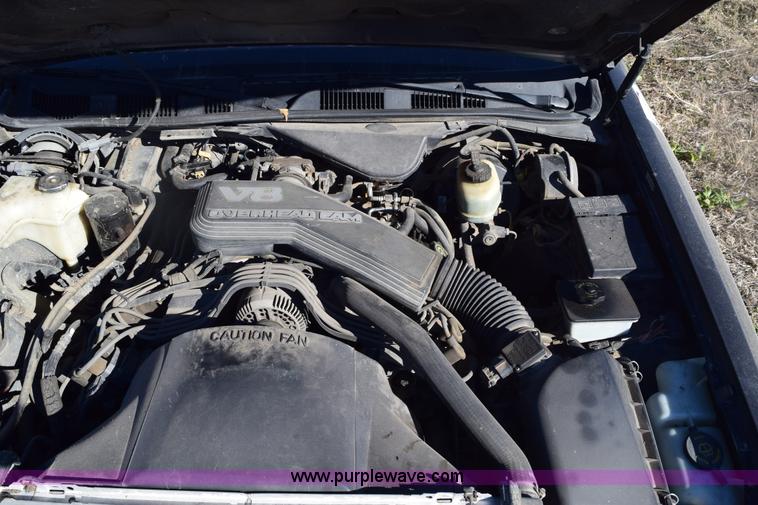 image for item E6172 1991 Lincoln Town Car Signature