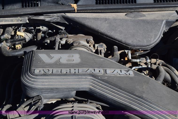 image for item E6172 1991 Lincoln Town Car Signature