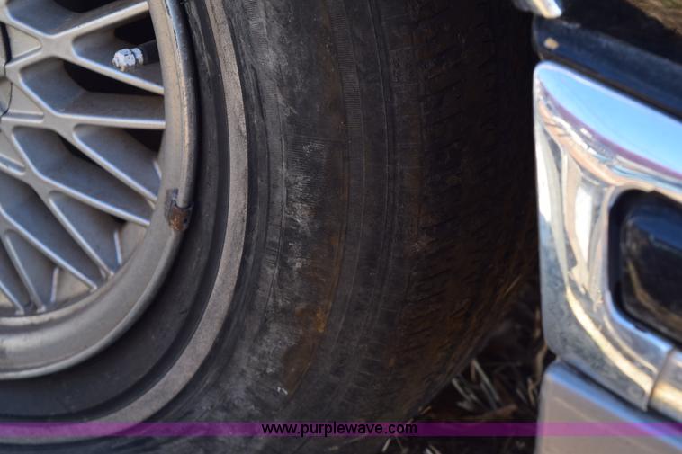 image for item E6172 1991 Lincoln Town Car Signature