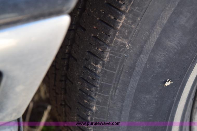 image for item E6172 1991 Lincoln Town Car Signature