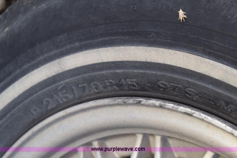 image for item E6172 1991 Lincoln Town Car Signature