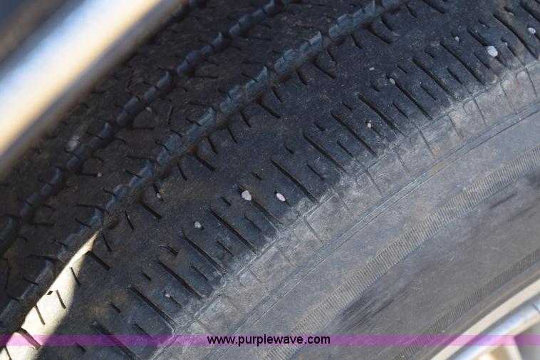 image for item E6172 1991 Lincoln Town Car Signature