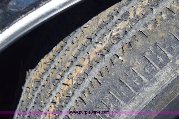 image for item E6172 1991 Lincoln Town Car Signature