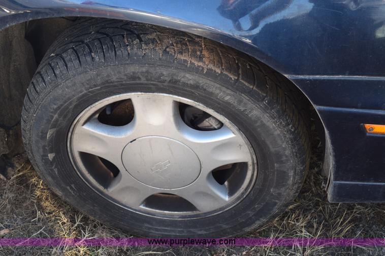 image for item E6173 2000 Chevrolet Malibu LS